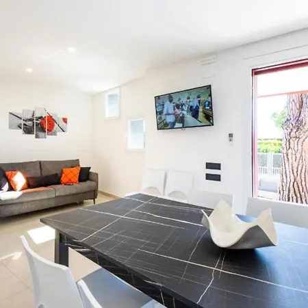 Villa Modern With Jacuzzi Close To The Lignano Sabbiadoro