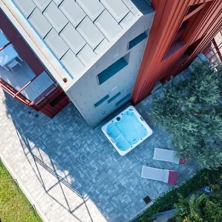 Modern With Jacuzzi Close To The Villa *