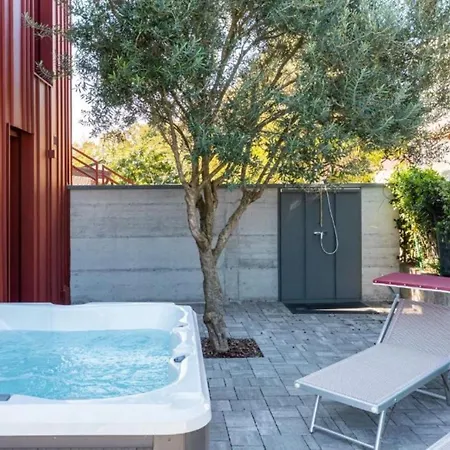 Villa Modern With Jacuzzi Close To The *