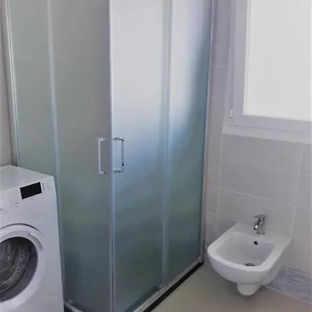 Modern With Jacuzzi Close To The Villa