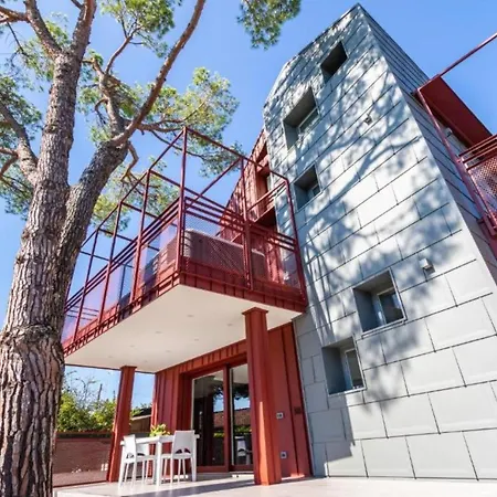 Modern With Jacuzzi Close To The