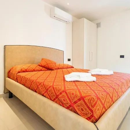 Modern With Jacuzzi Close To The Villa